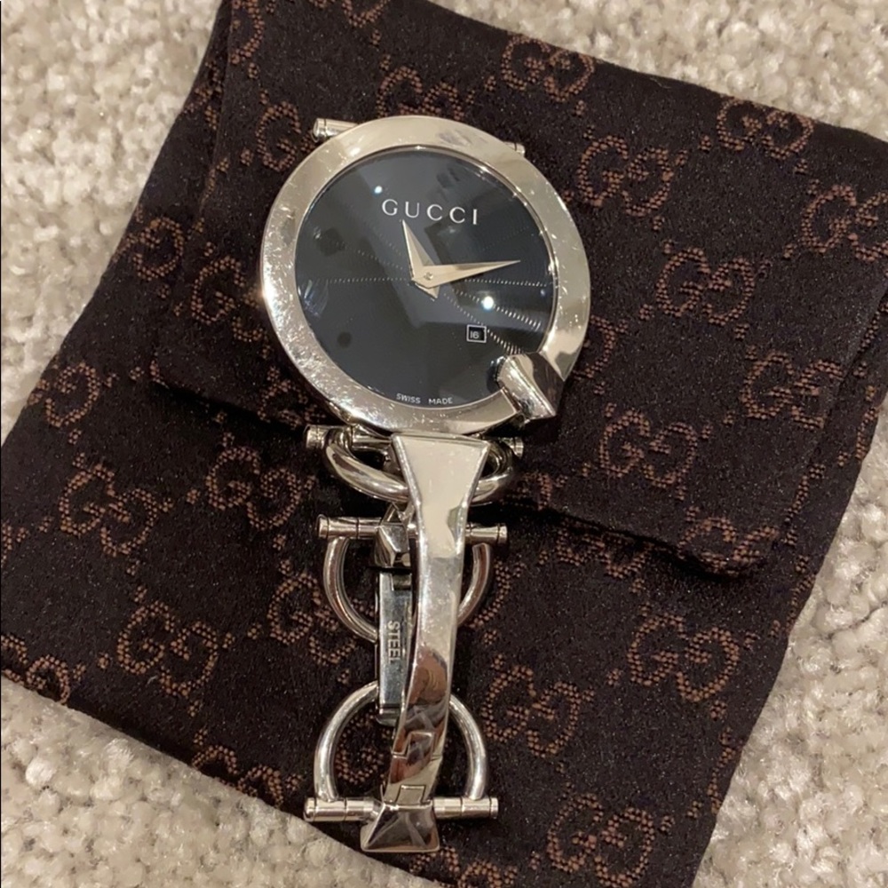 Gucci watch with dust pouch - Picture 9 of 12